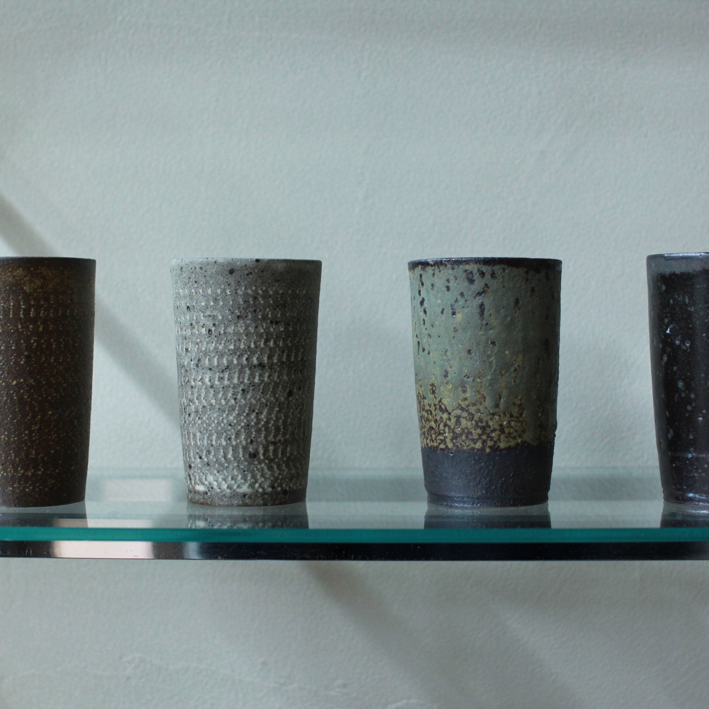 火山灰釉掛分ストレートカップ【山下太】 | Elena Tokyo（絵れ菜Tokyo）