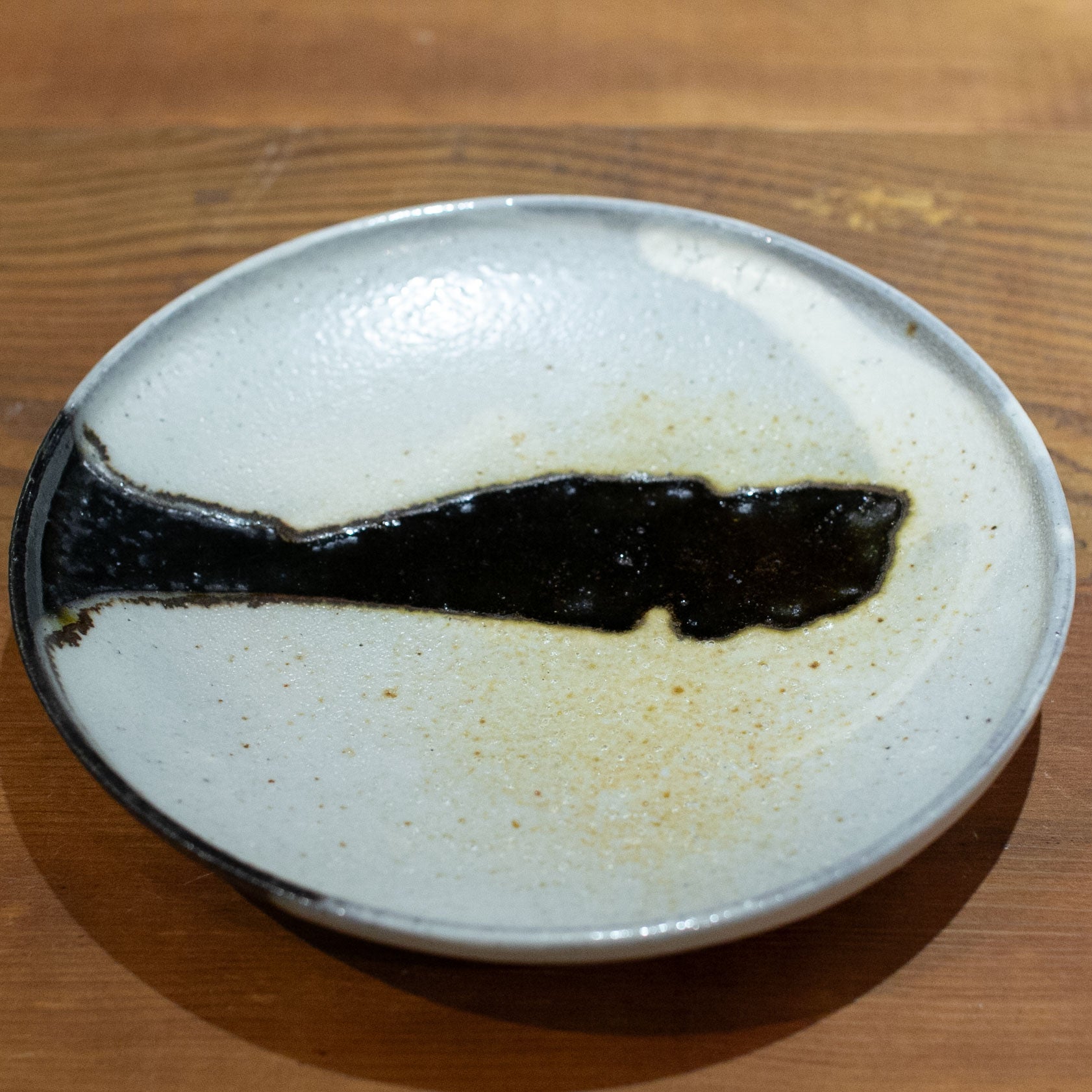 白化粧黒平皿【山本一仁】 | Elena Tokyo（絵れ菜Tokyo）