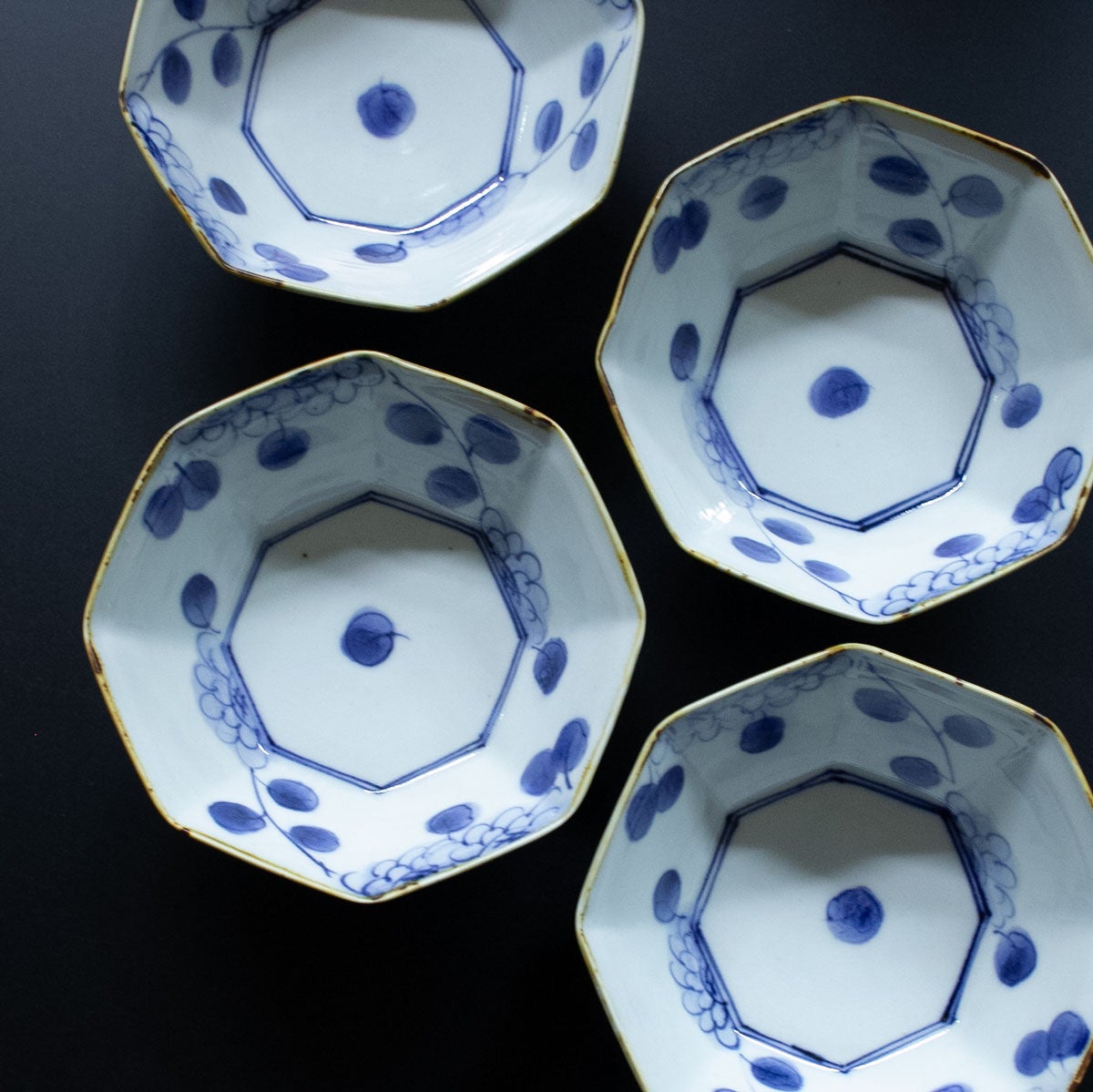 菊文八角鉢【山口利枝】 | Elena Tokyo（絵れ菜Tokyo）