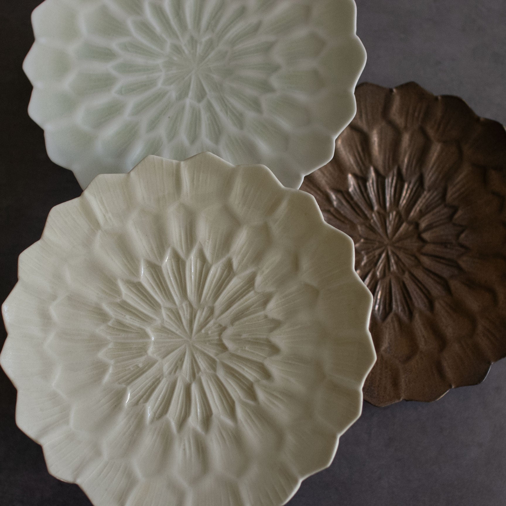 ダリア 五寸皿【前田麻美】 | Elena Tokyo（絵れ菜Tokyo）