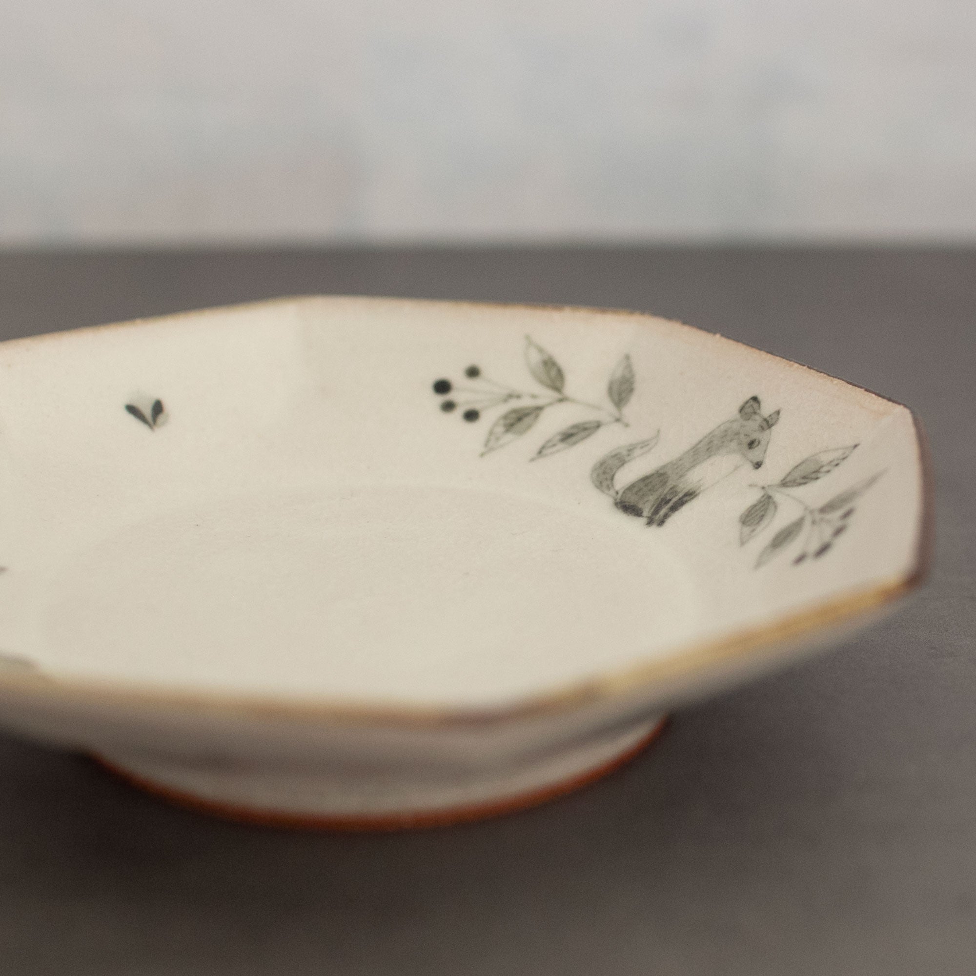 安南手 八角プレート キツネ【福田栄一】 | Elena Tokyo（絵れ菜Tokyo）