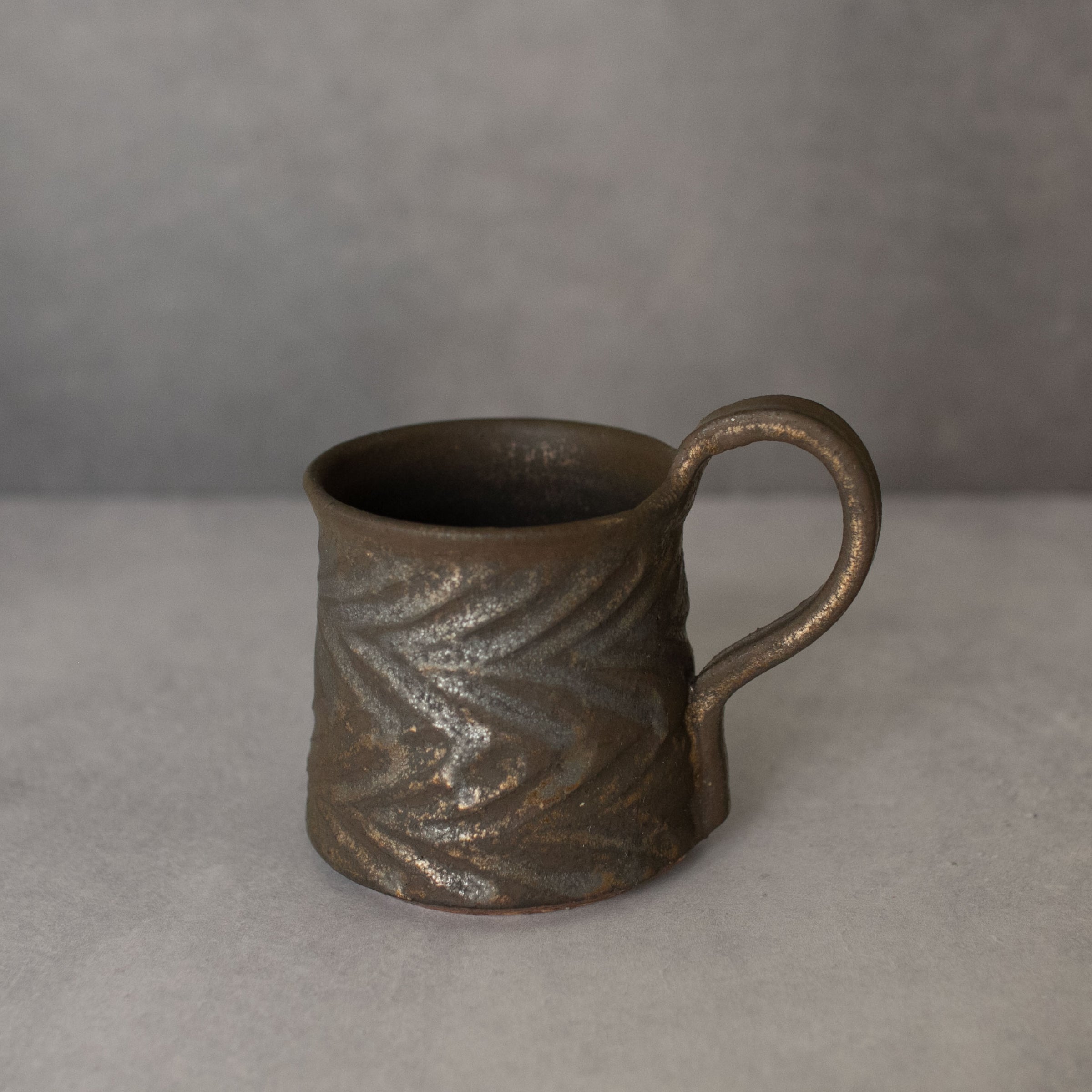 信楽焼　青緑とクリーム色の陶器マグカップ　藤原純 上手マグカップ【藤原純】 | Elena Tokyo（絵れ菜Tokyo）