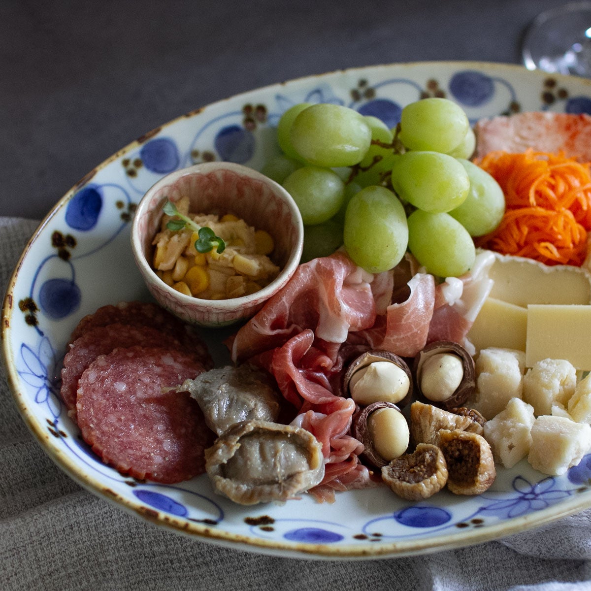 花唐草楕円大皿【山口利枝】 | Elena Tokyo（絵れ菜Tokyo）