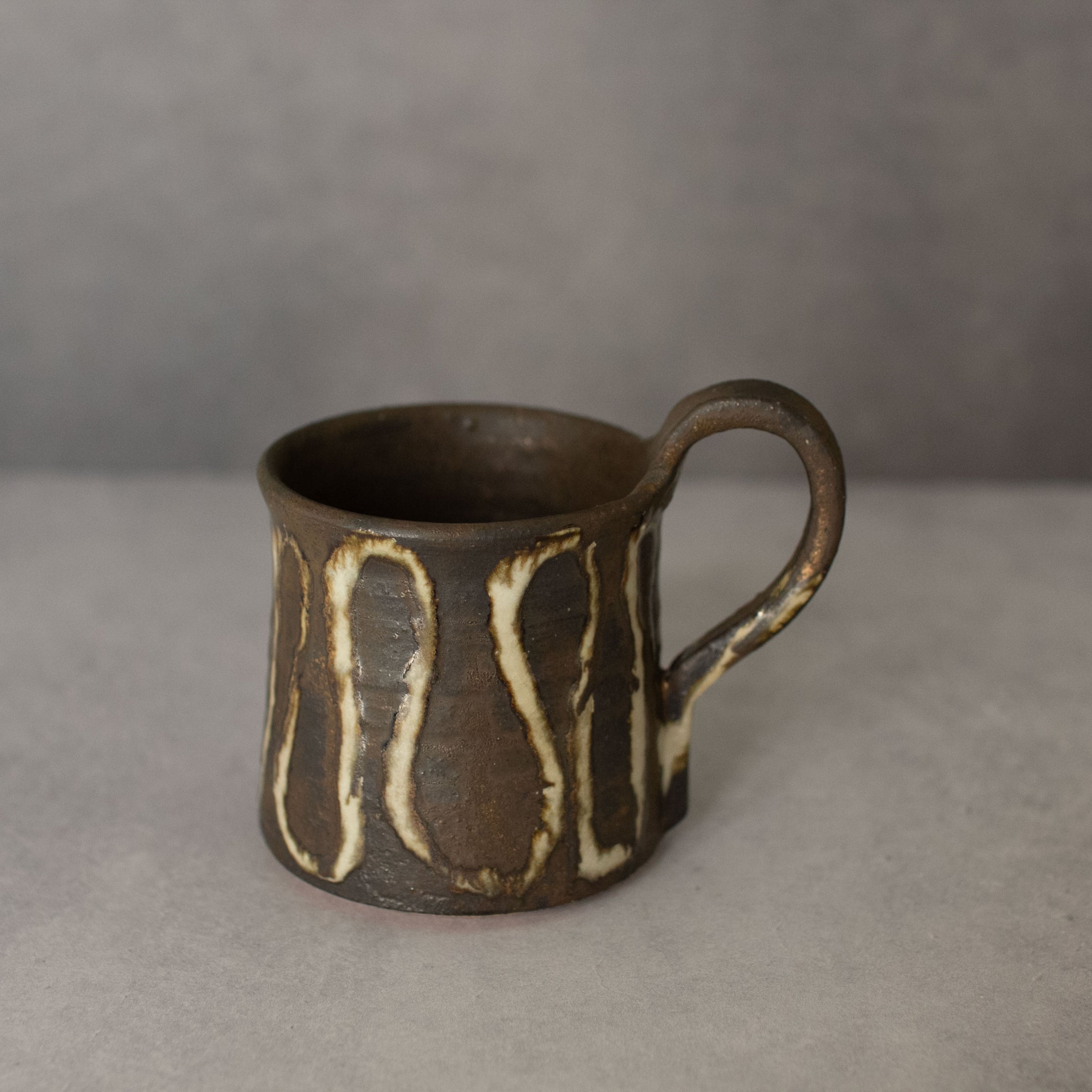 信楽焼　青緑とクリーム色の陶器マグカップ　藤原純 上手マグカップ【藤原純】 | Elena Tokyo（絵れ菜Tokyo）