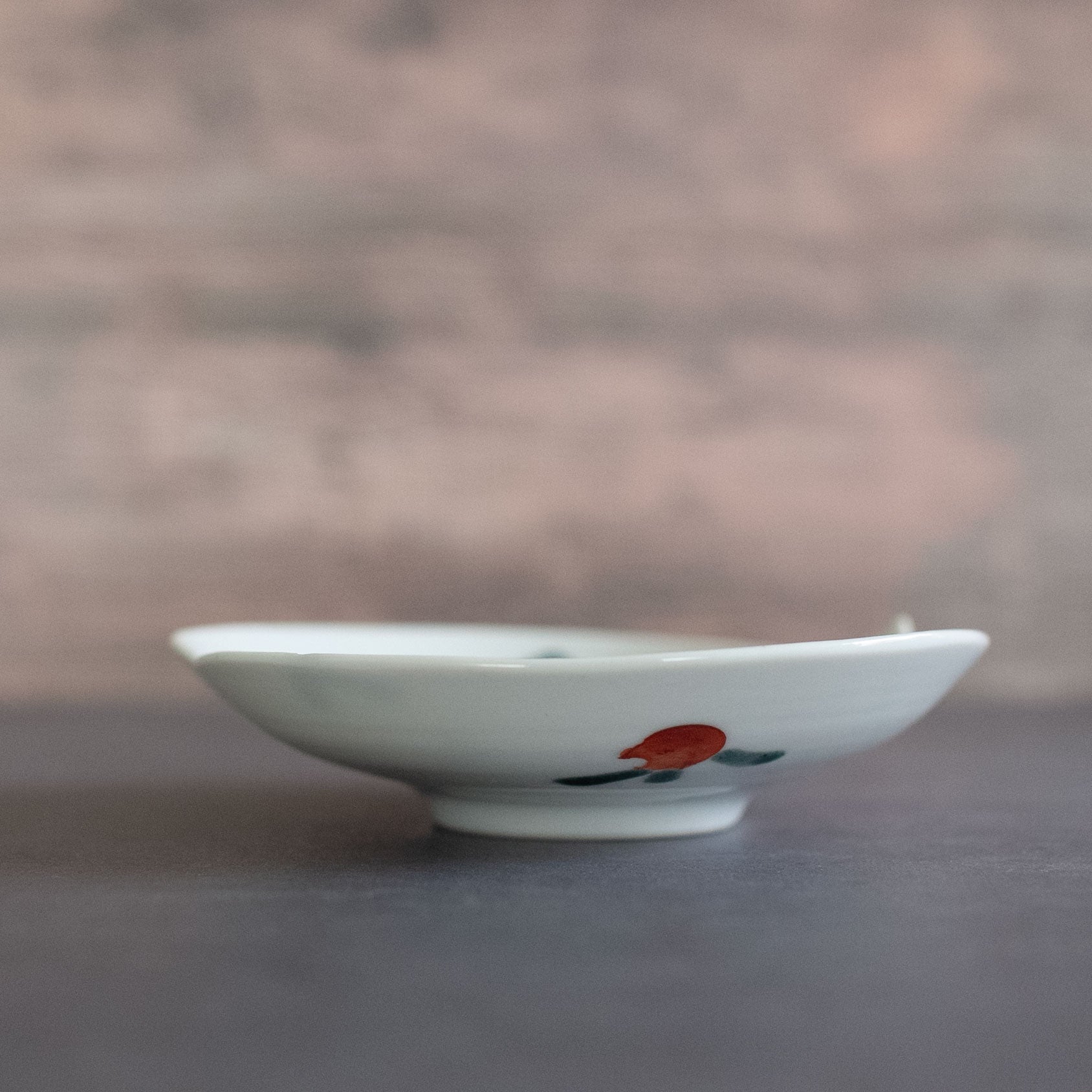猿桃桃皿（追いかけっこ）【中荒江道子】 | Elena Tokyo（絵れ菜Tokyo）