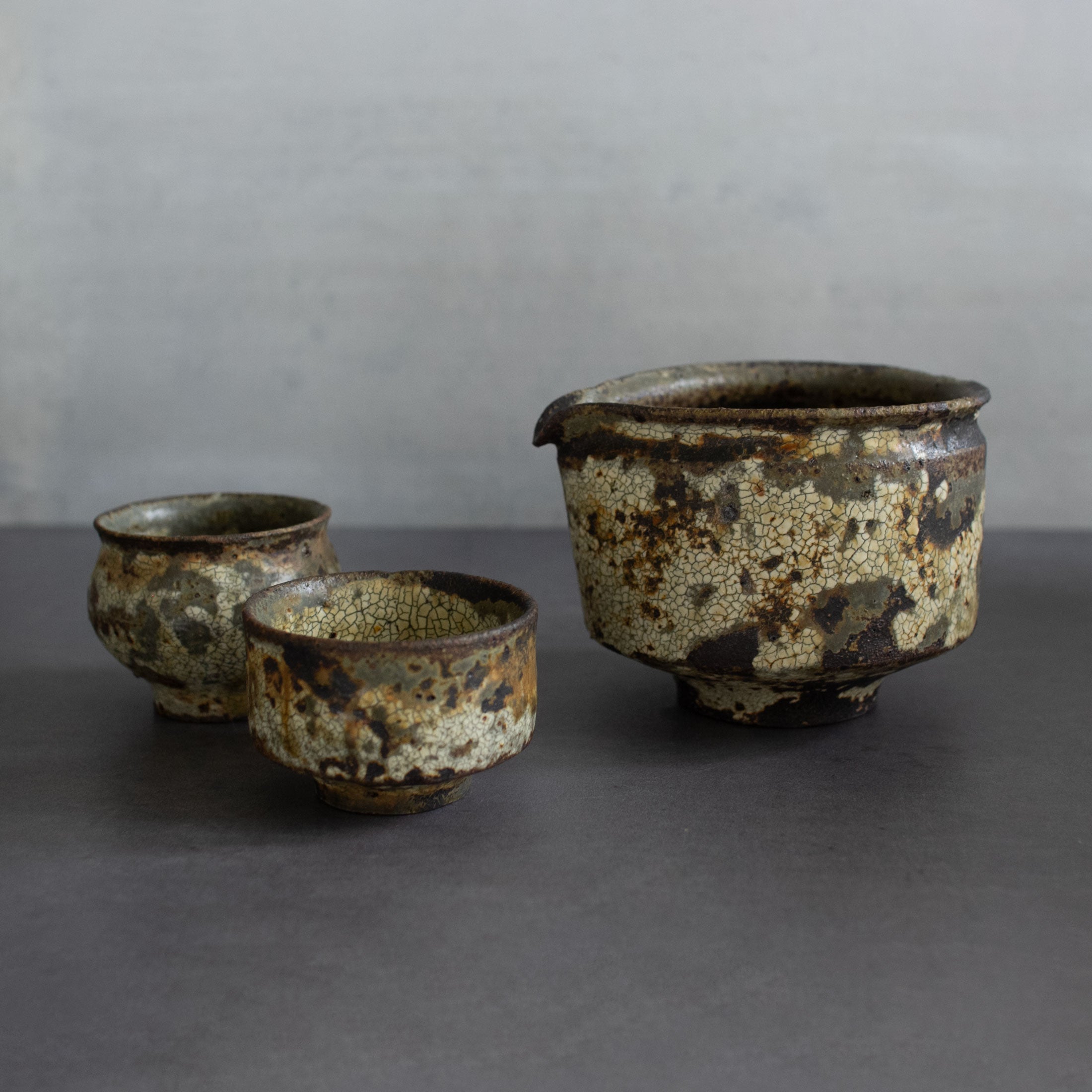 美品 利山造 干裂文 常滑焼 三足 水盤 花生 直径31cm 美品 利山造 干裂文 常滑焼 三足 水盤 花生 直径31cm 2025